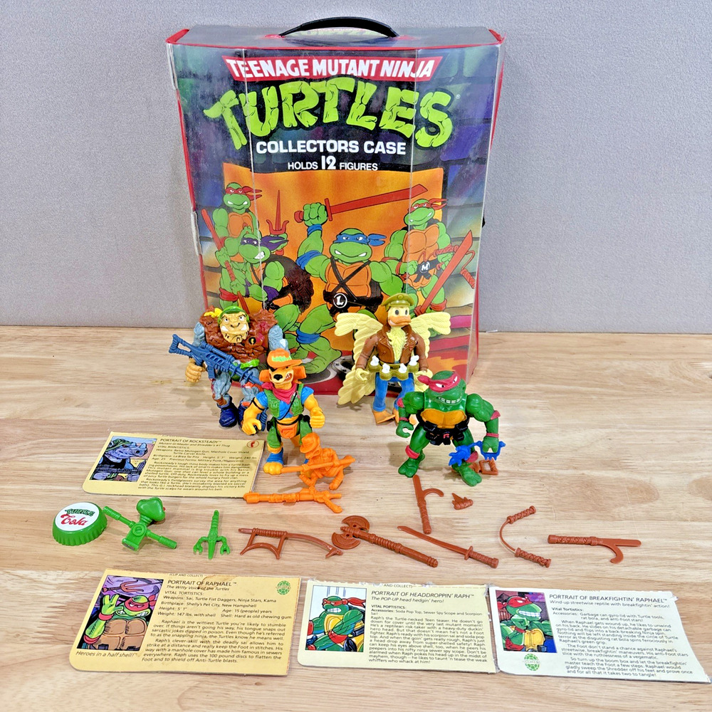 Vintage Teenage Mutant Ninja Turtles Collectors Case with Trays And 4 Figures